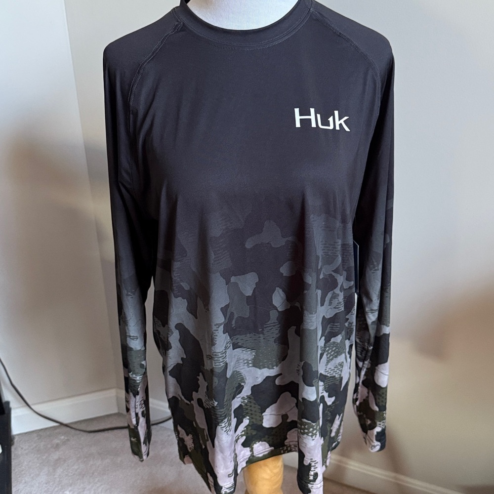 Huk Men's refraction fish fade pursuit long sleeve.  size small Shirt. NWT